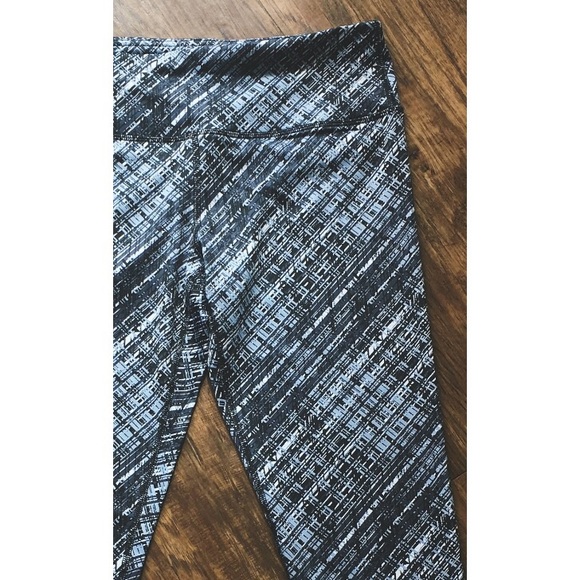 New 90 degree workout leggings— SALE!! - Picture 2 of 5